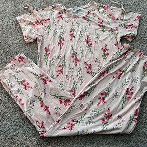 Flora Women’s Pink Floral PJ Set 
Size L